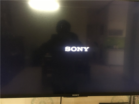 Tivi Sony lên logo rồi tắt
